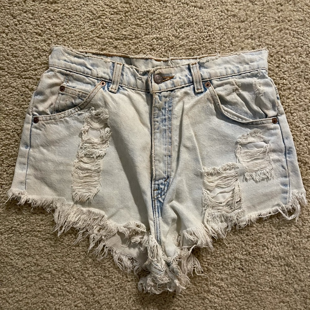 Levi’s Distressed High Waisted Cheeky Jean Shorts Size 4